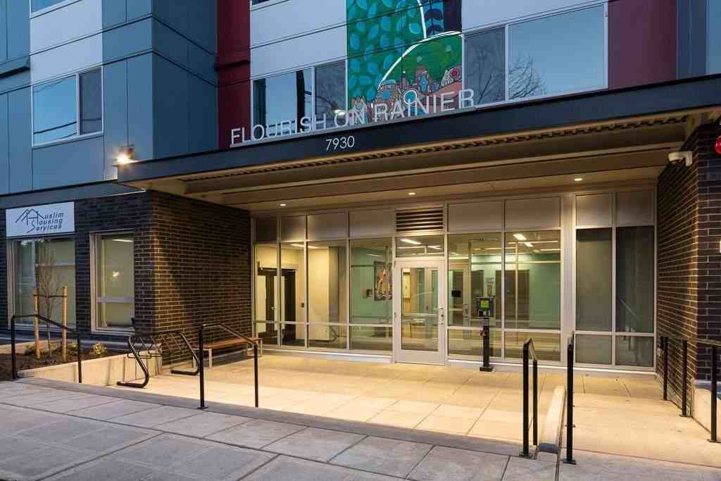 7930 Rainier Ave S - Photo 7 of 23