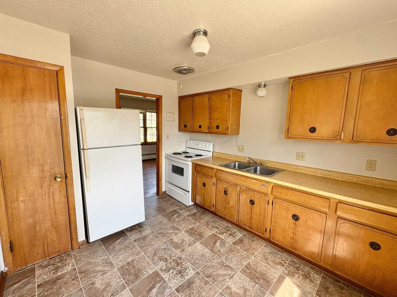 905 W Benton Street - Photo 5 of 14