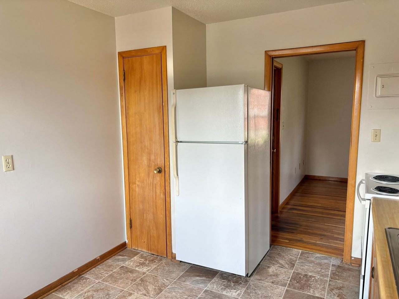 905 W Benton Street - Photo 7 of 14