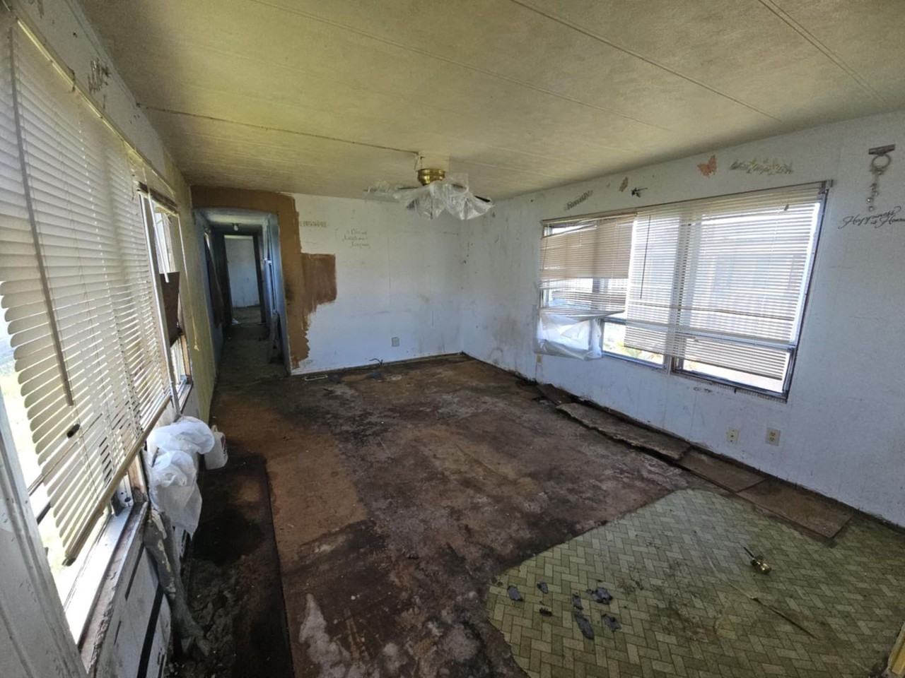 1320 N Oak Harbor St - Photo 3 of 10