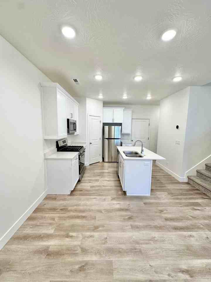 648 W Vermillion Wind Ln - Photo 7 of 47