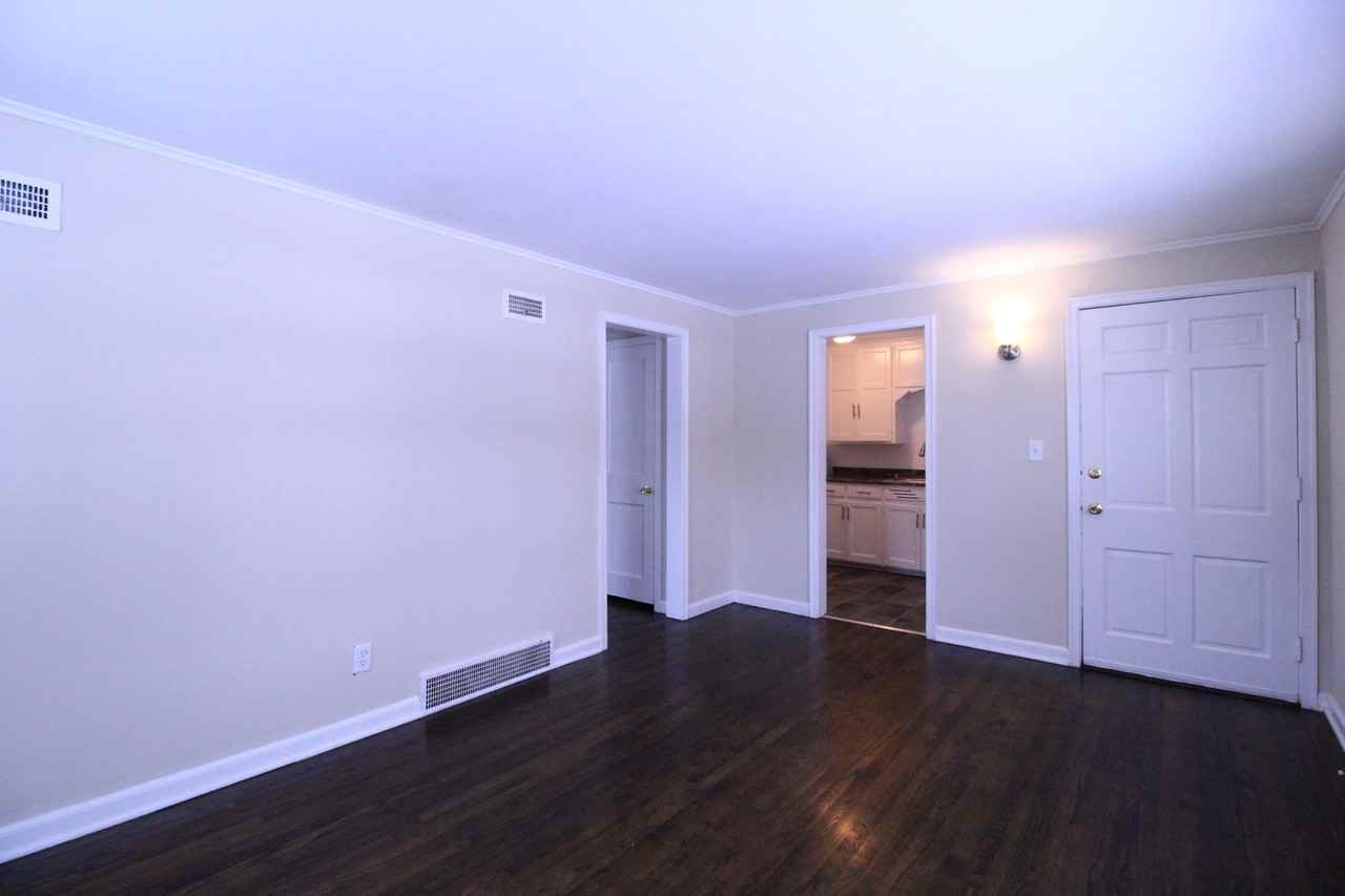 4404 South Lane Street - Photo 3 of 8