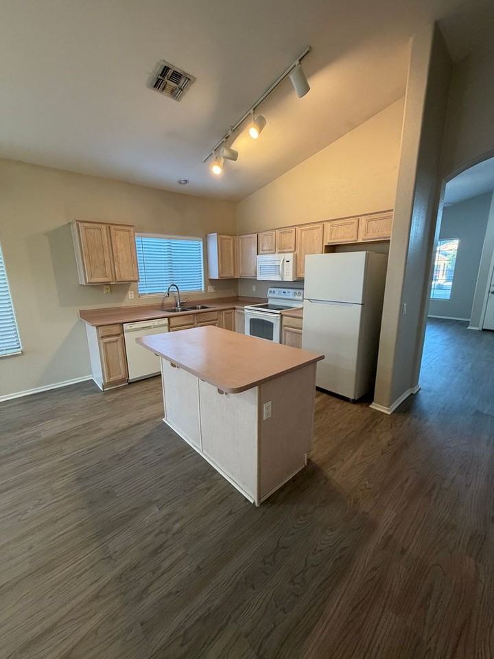 1785 E Appaloosa Rd - Photo 4 of 16