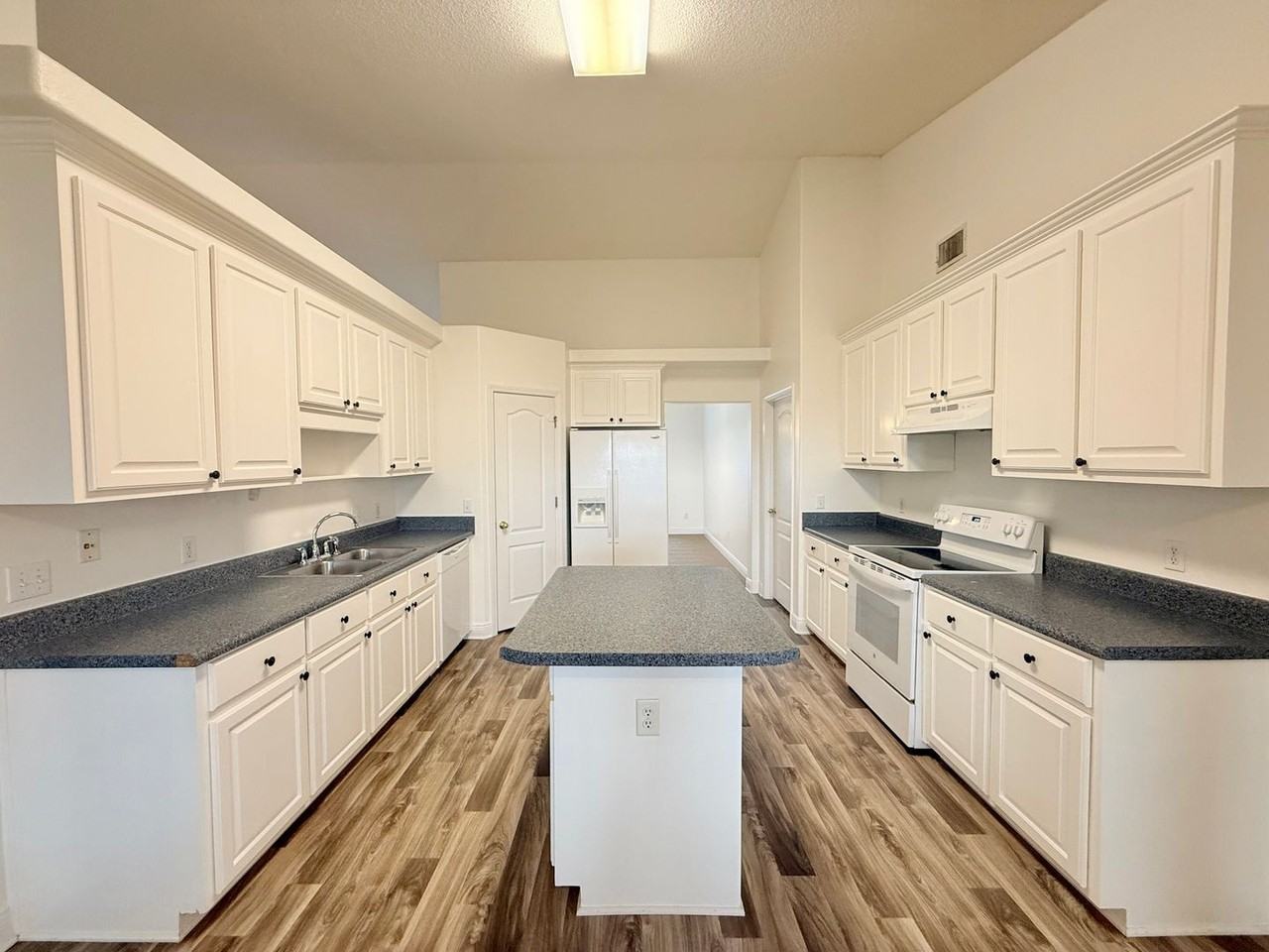 7945 Amethyst Dr - Photo 5 of 19