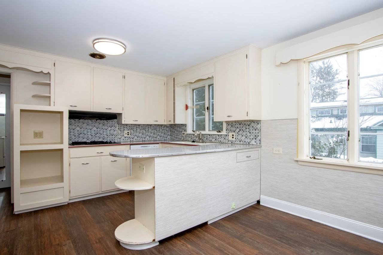 859 N Grant St - Photo 7 of 38