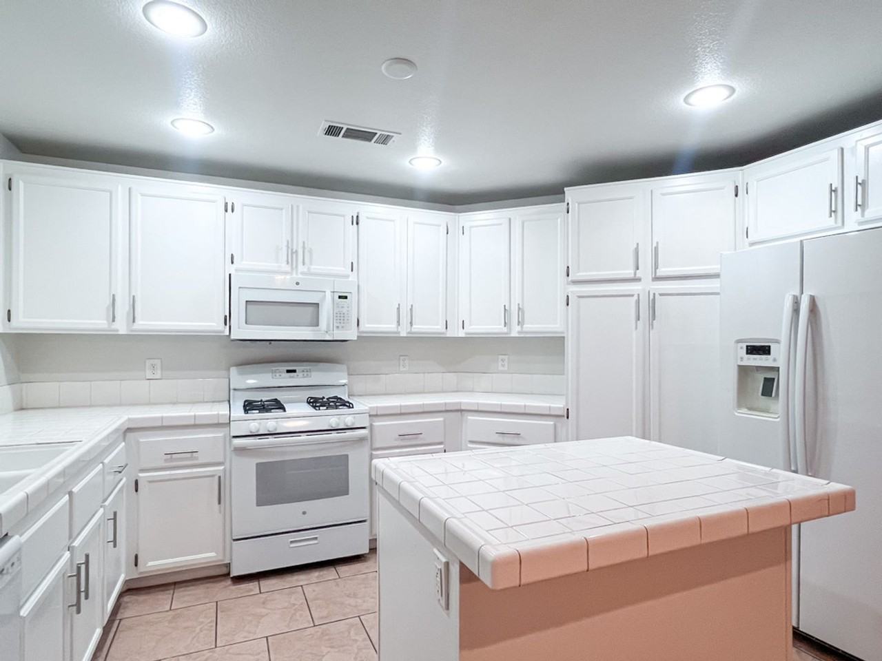 5532 Great Divide Street - Photo 2 of 16