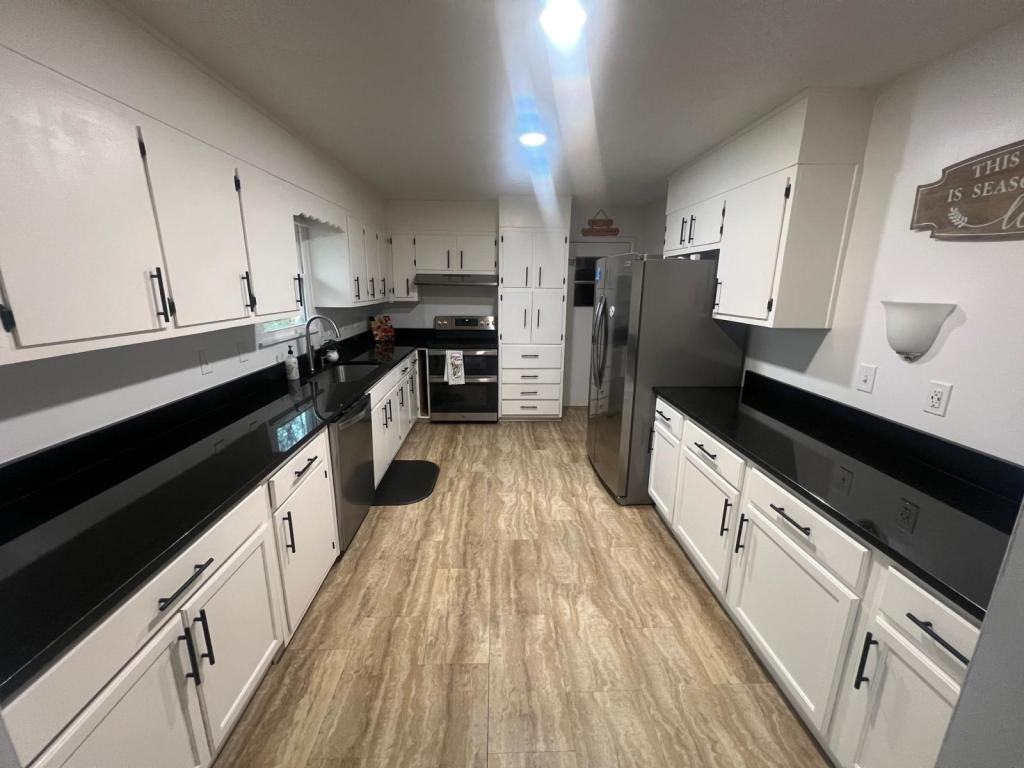 409 Cumberland Dr Se - Photo 2 of 4