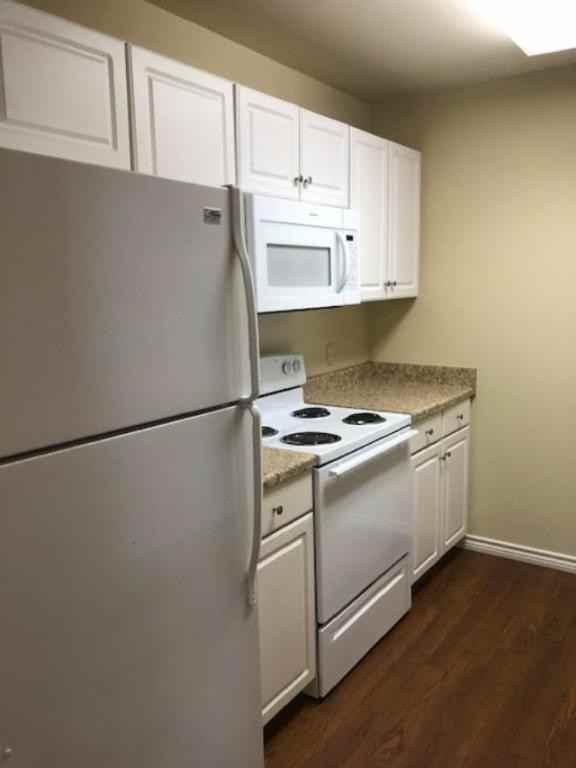 8641 Mansion Creek Circle - Photo 4 of 10