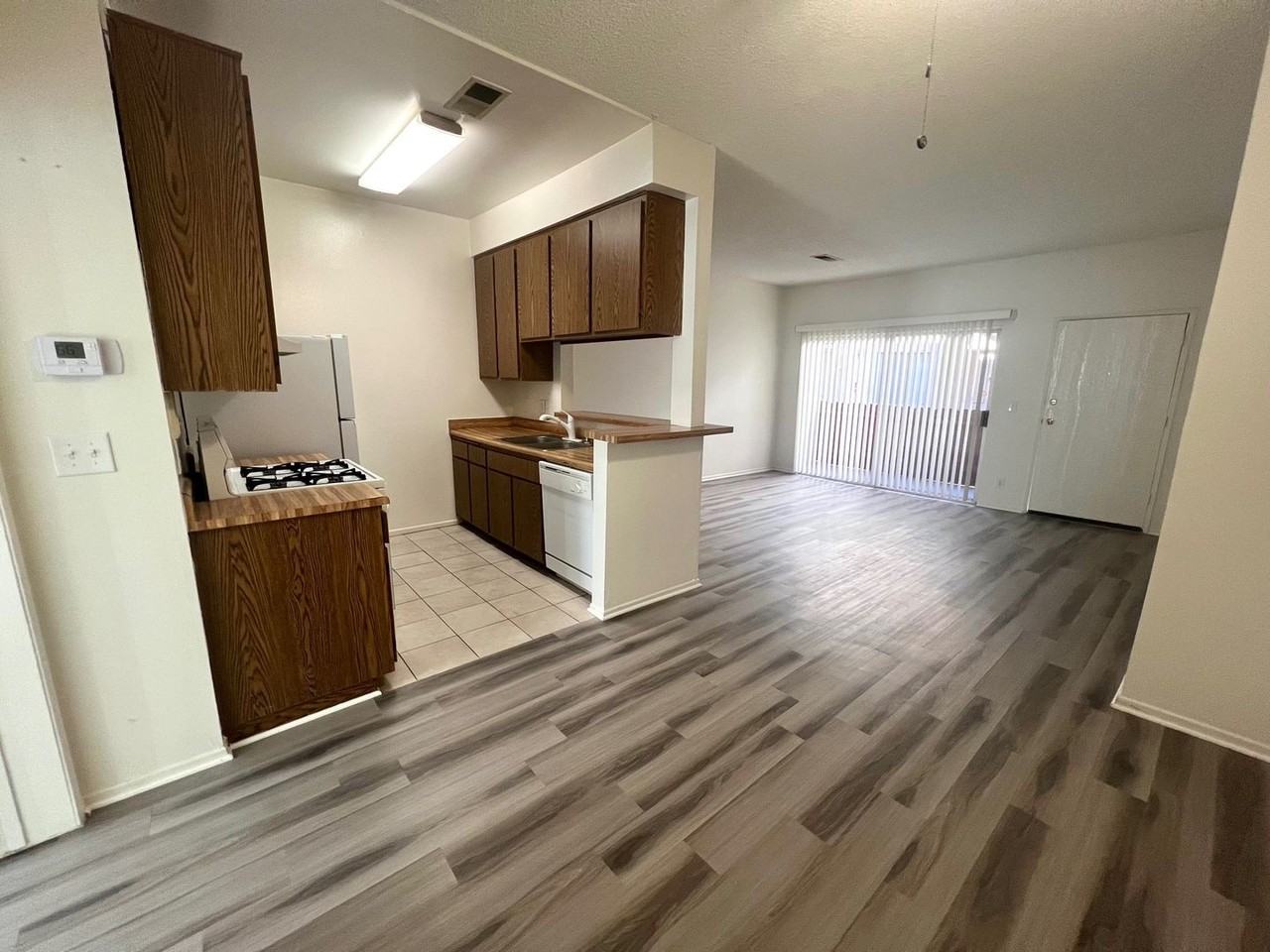 17806 Kinzie St. - Photo 3 of 31