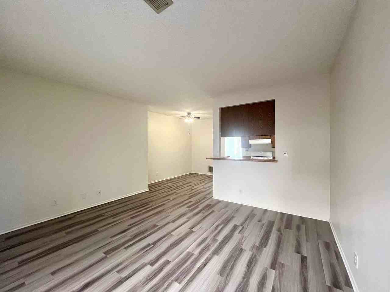 17806 Kinzie St. - Photo 6 of 31