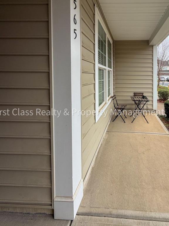 565 Park View Dr - Photo 2 of 42