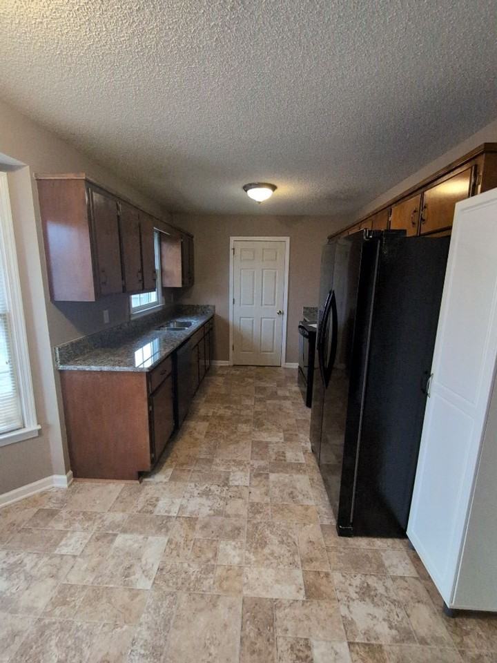 3218 Tabby Dr - Photo 4 of 14