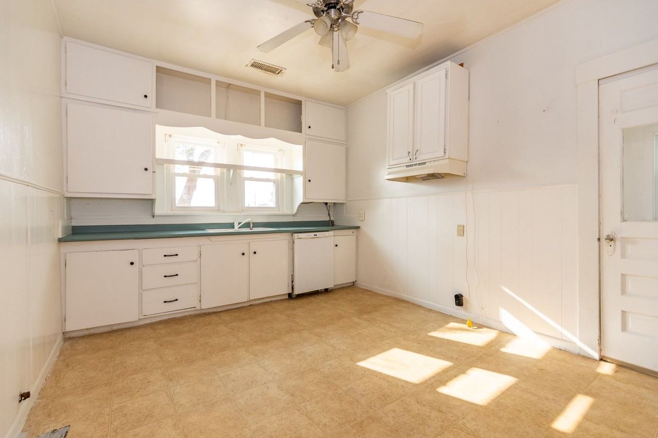 4102 W Sundown Ln - Photo 7 of 17