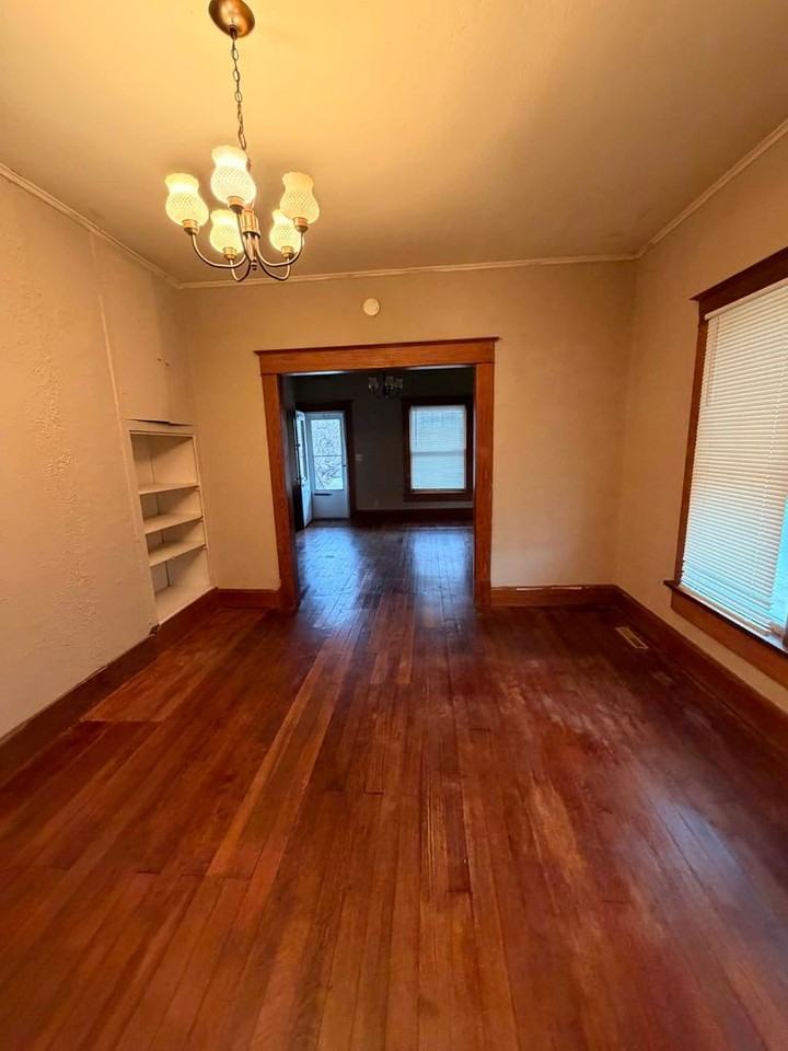 232 S Patterson Ave - Photo 4 of 13