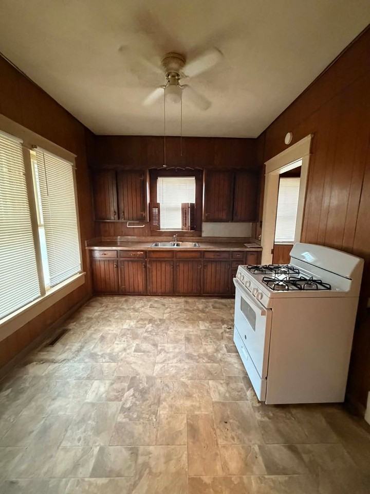 232 S Patterson Ave - Photo 7 of 13