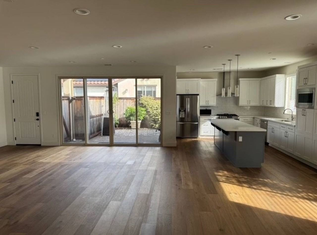 441 Mesa Way - Photo 2 of 12