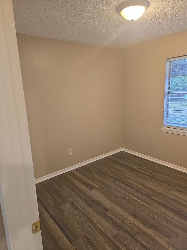 1903 Orbit Dr - Photo 3 of 8