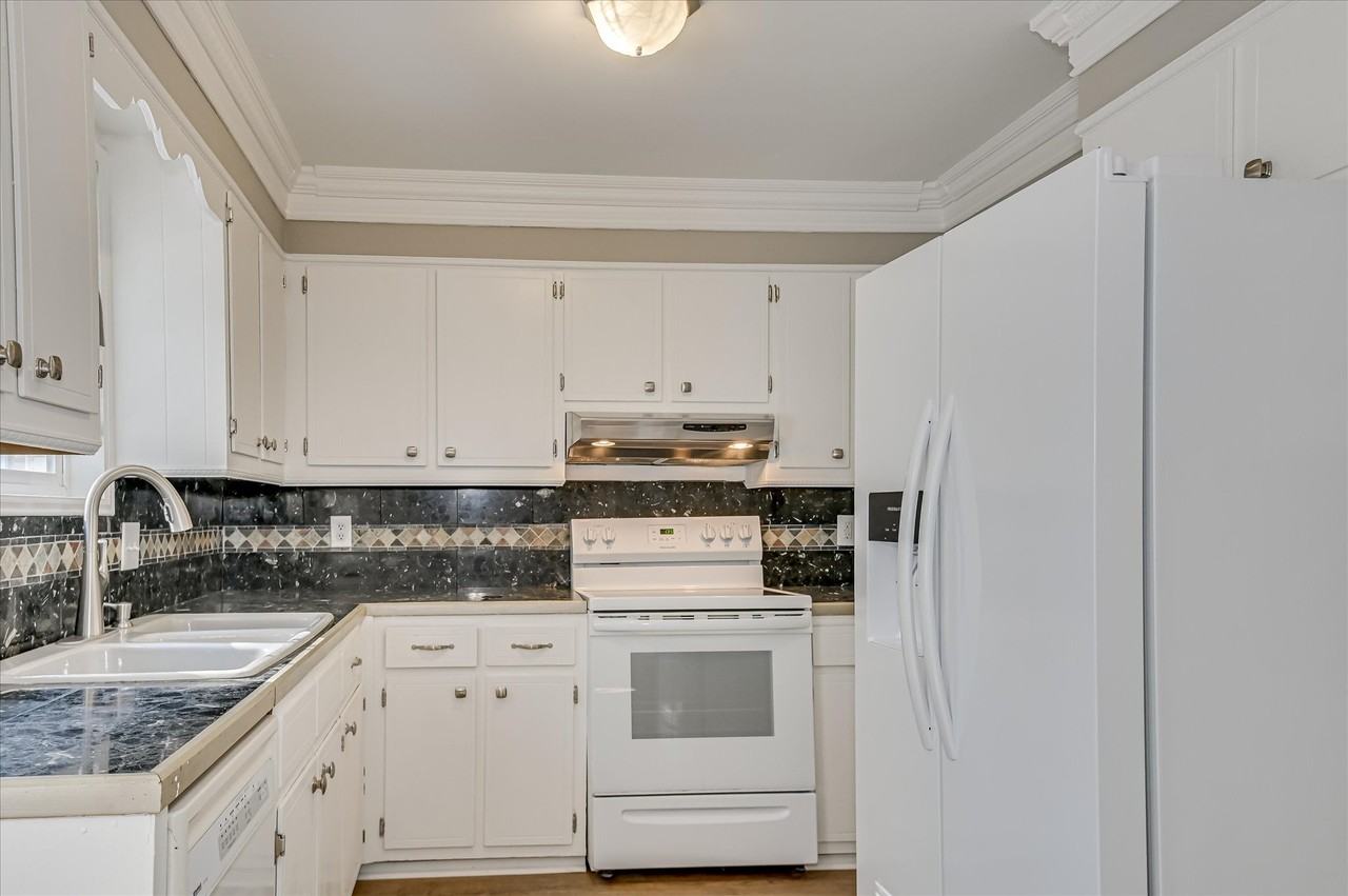 238 Cavalier Ct - Photo 6 of 36