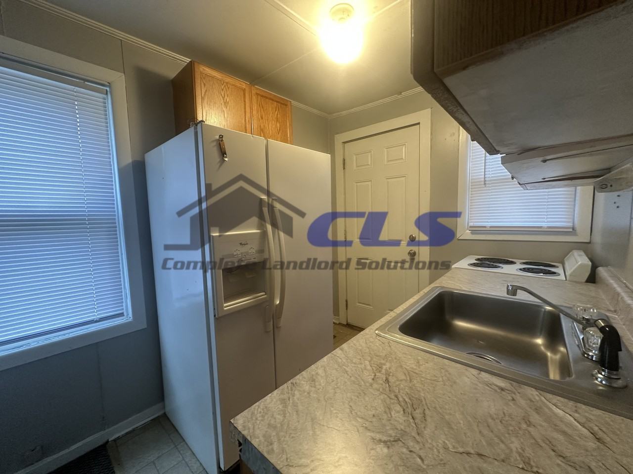 916 Kussner St #914 - Photo 3 of 5