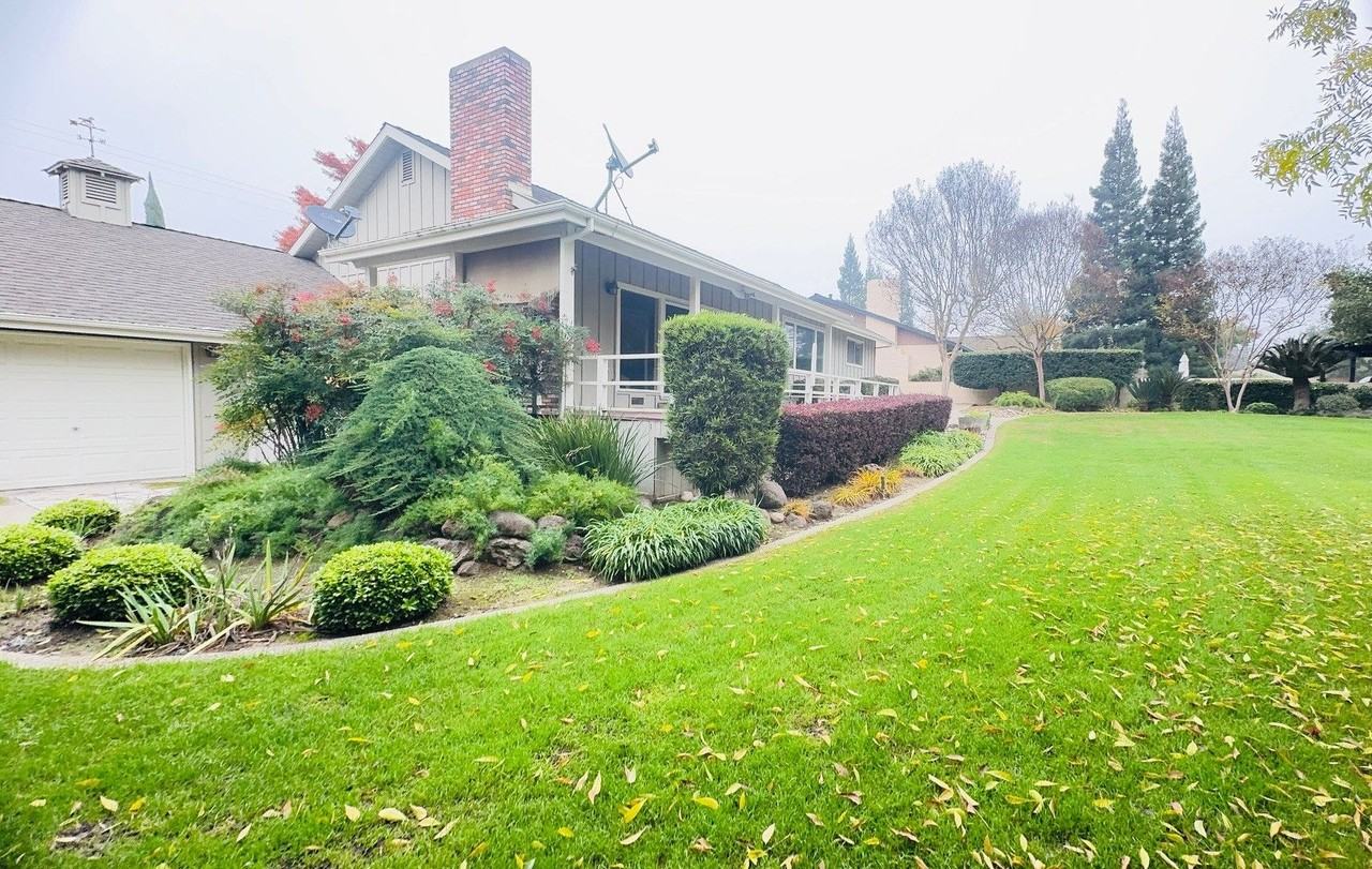 2509 Oakhurst Dr - Photo 2 of 17