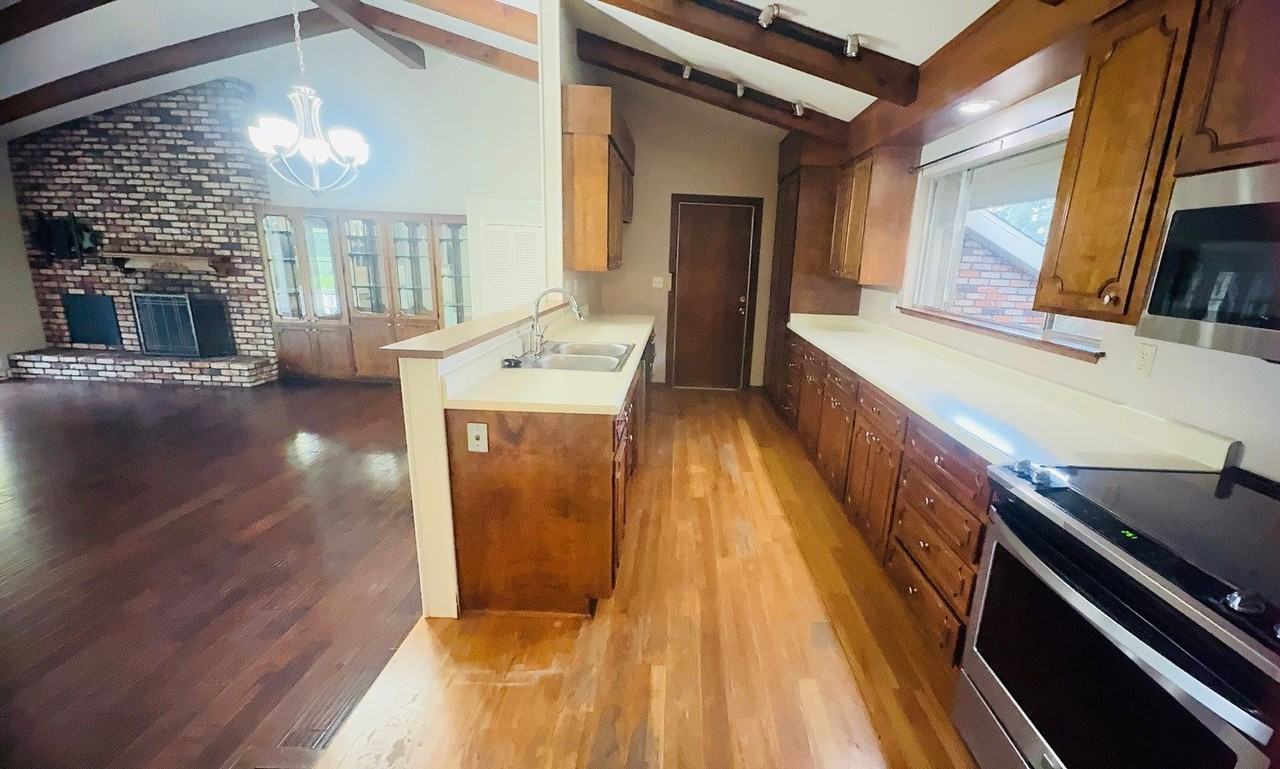 2509 Oakhurst Dr - Photo 6 of 17