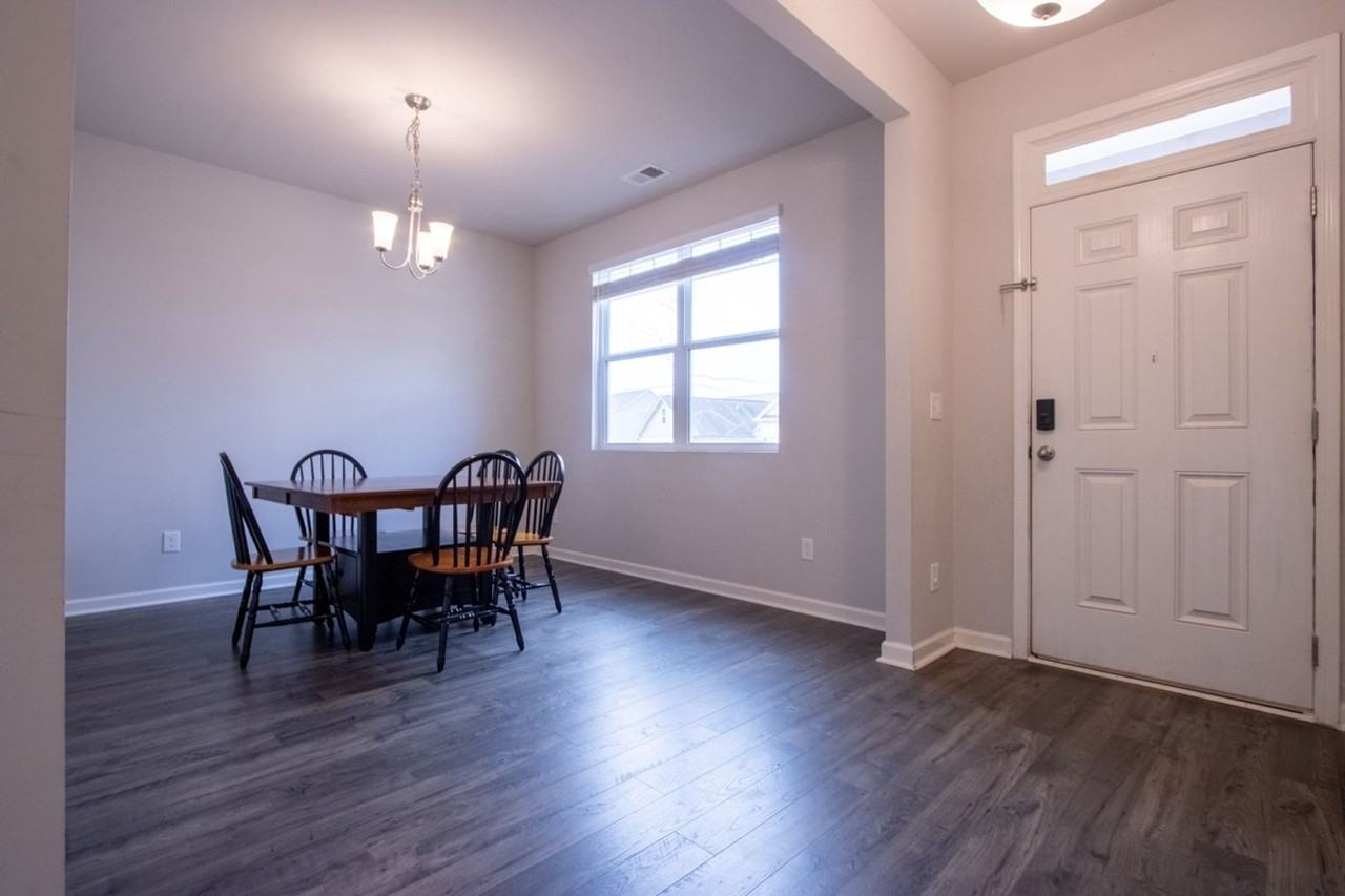 325 Park West Boulevard - Photo 4 of 31