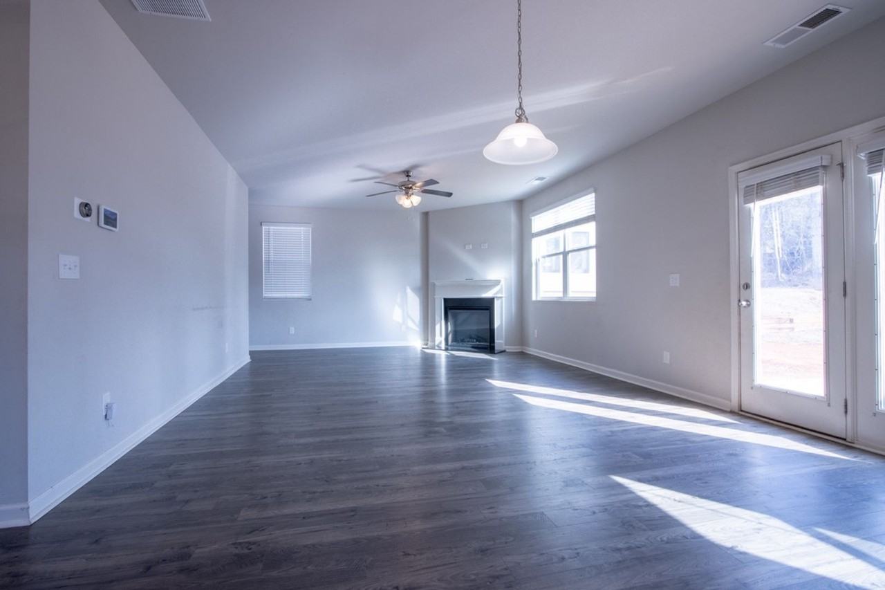 325 Park West Boulevard - Photo 6 of 31