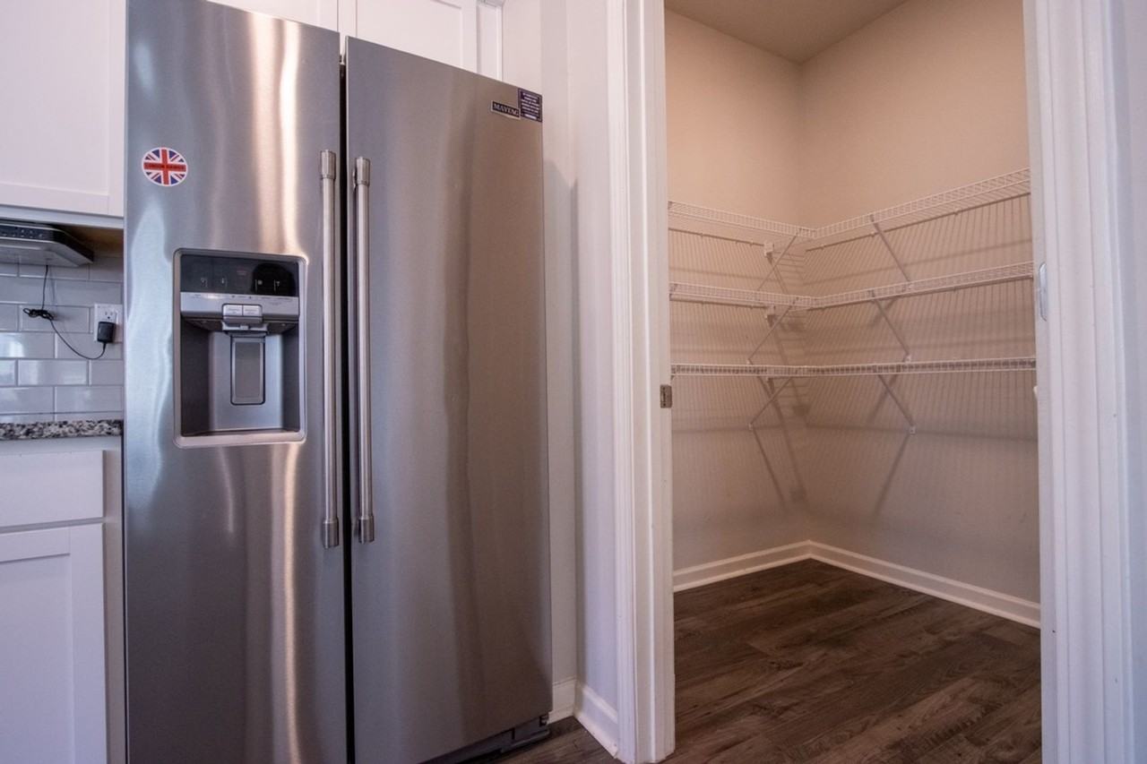 325 Park West Boulevard - Photo 7 of 31