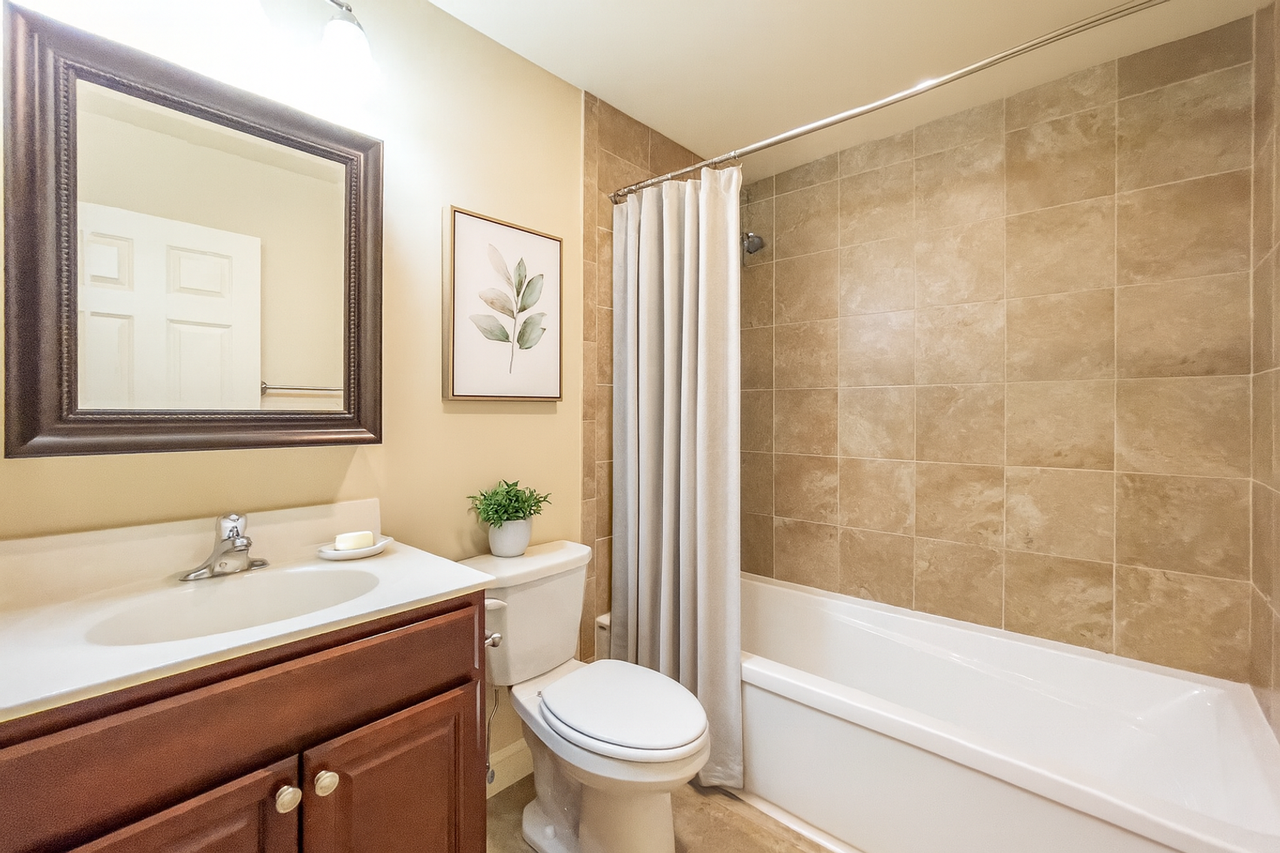 Ledyard Meadows - Bld 300-400 - Photo 6 of 15