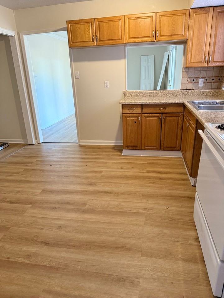 3403 Plantation Dr - Photo 4 of 15