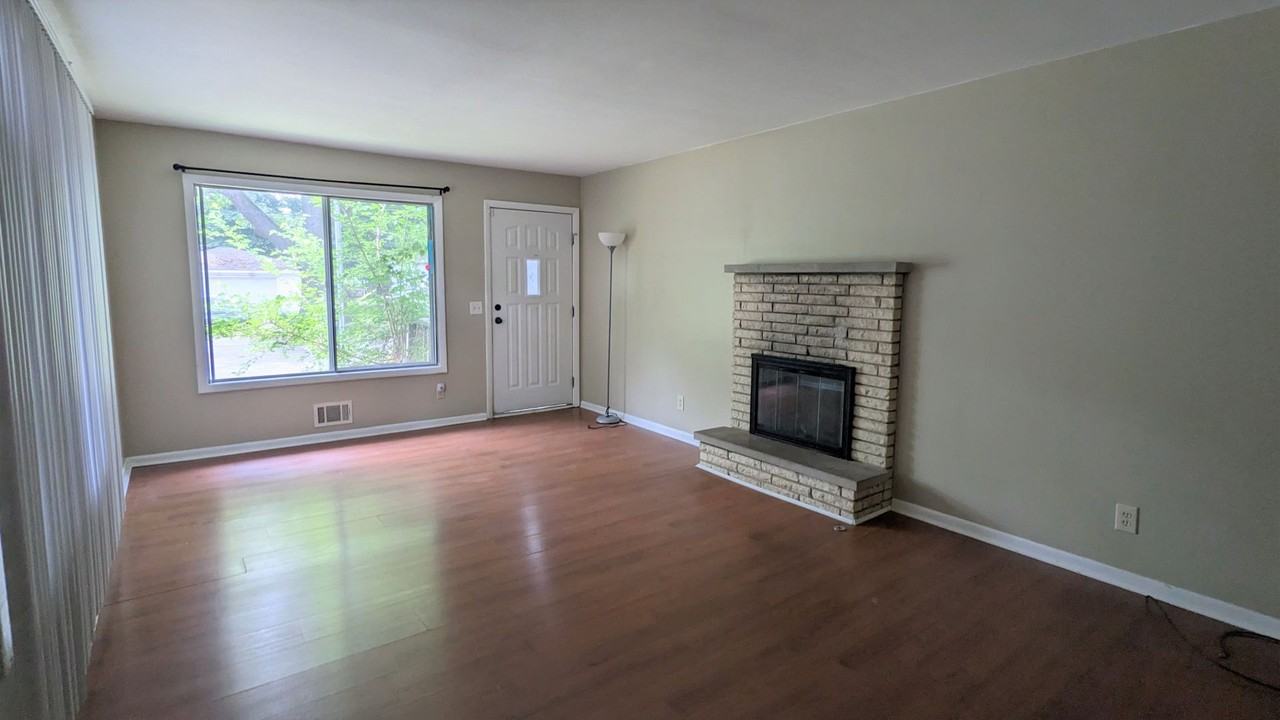 1264 Flower Avenue - Photo 2 of 11