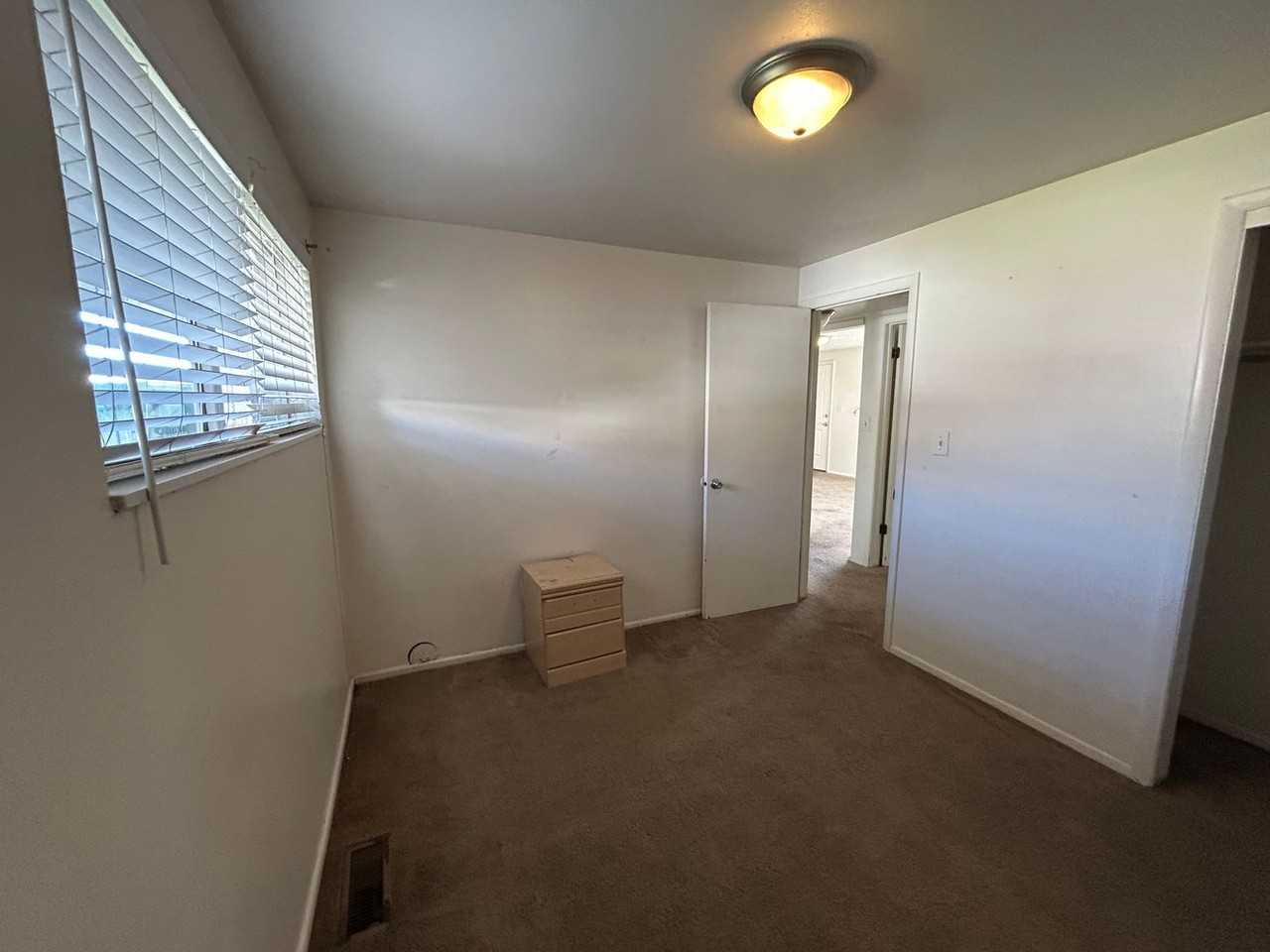 1577 S 800 E - Photo 5 of 10