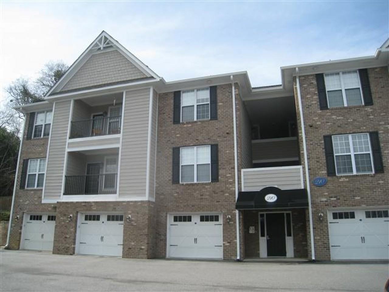 210 Fountainhead Lane #202