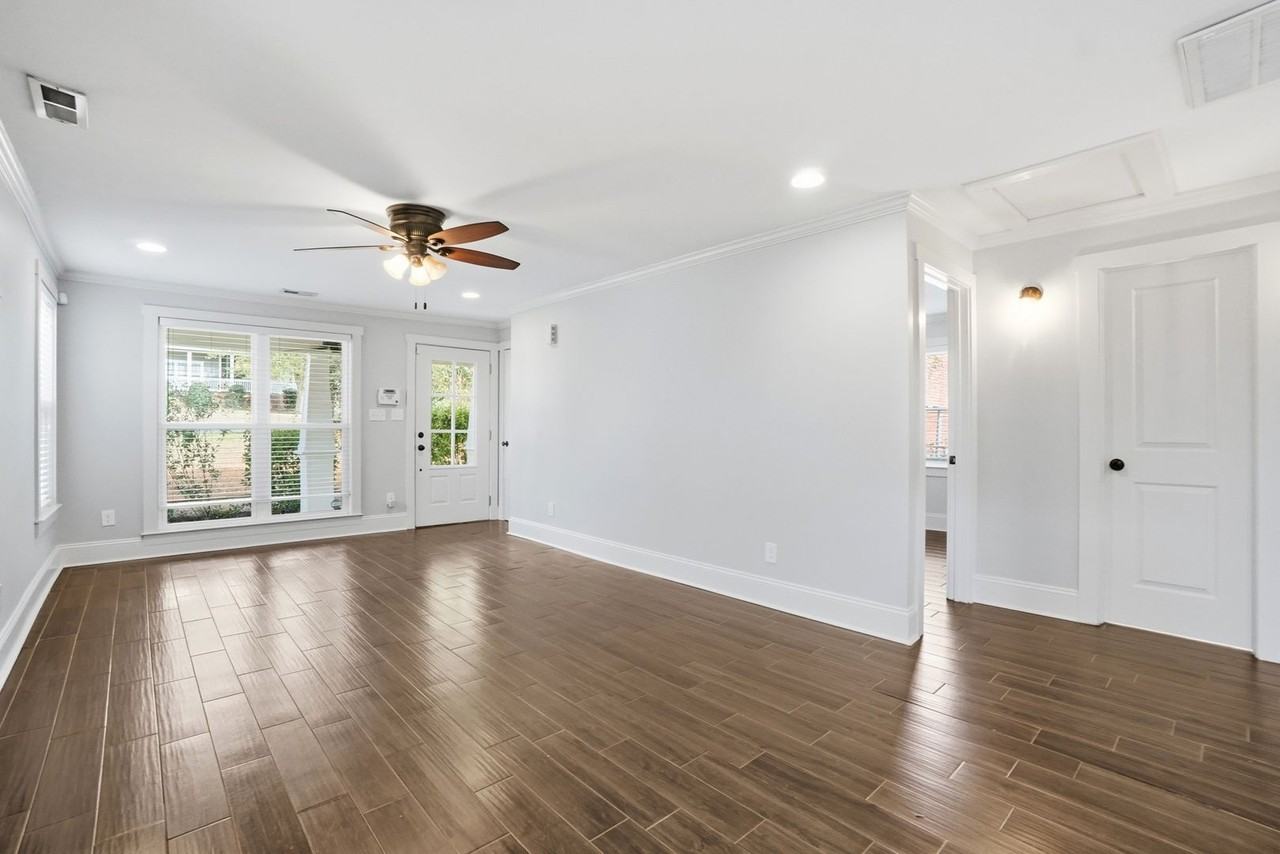 2830 Hilliard Dr - Photo 4 of 30