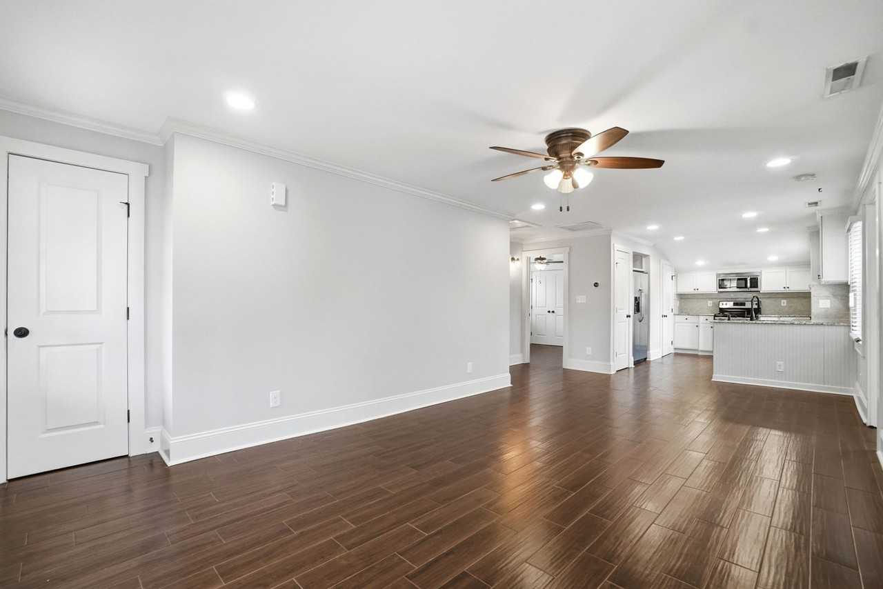 2830 Hilliard Dr - Photo 5 of 30