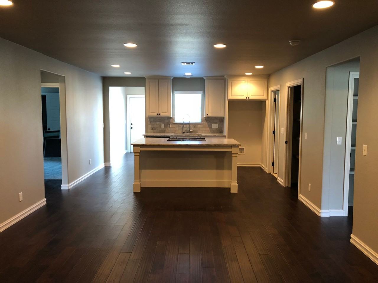 327 East Will Rogers Boulevard