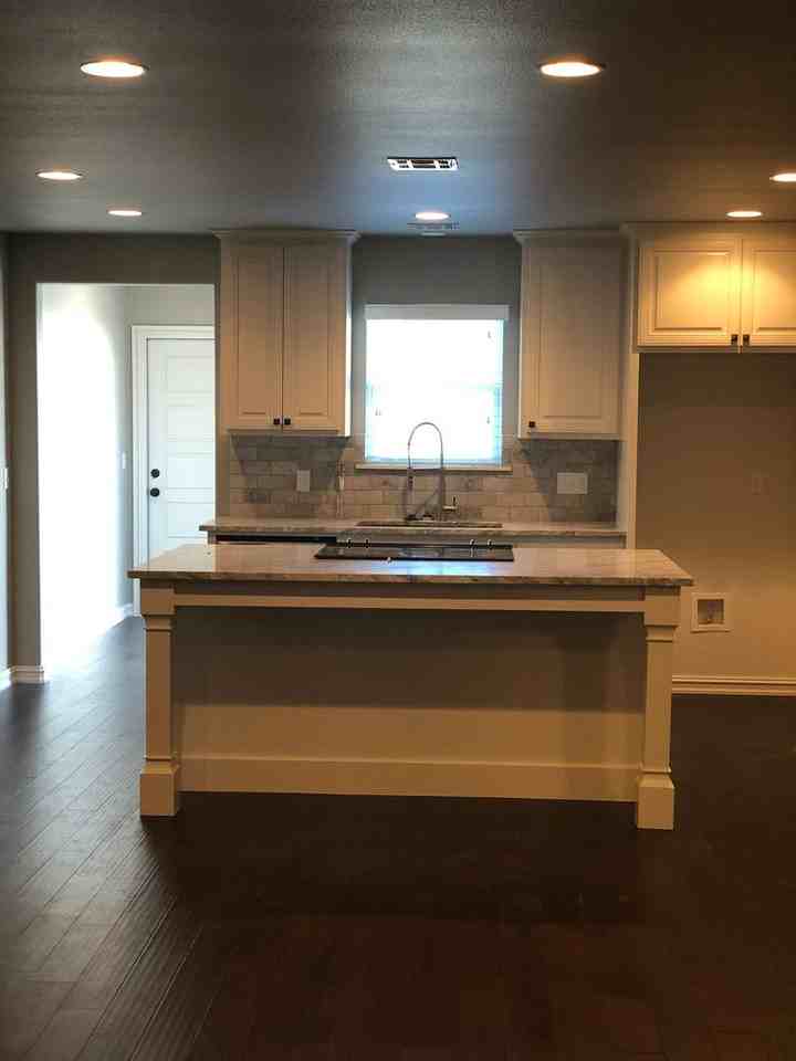 327 East Will Rogers Boulevard - Photo 2 of 6
