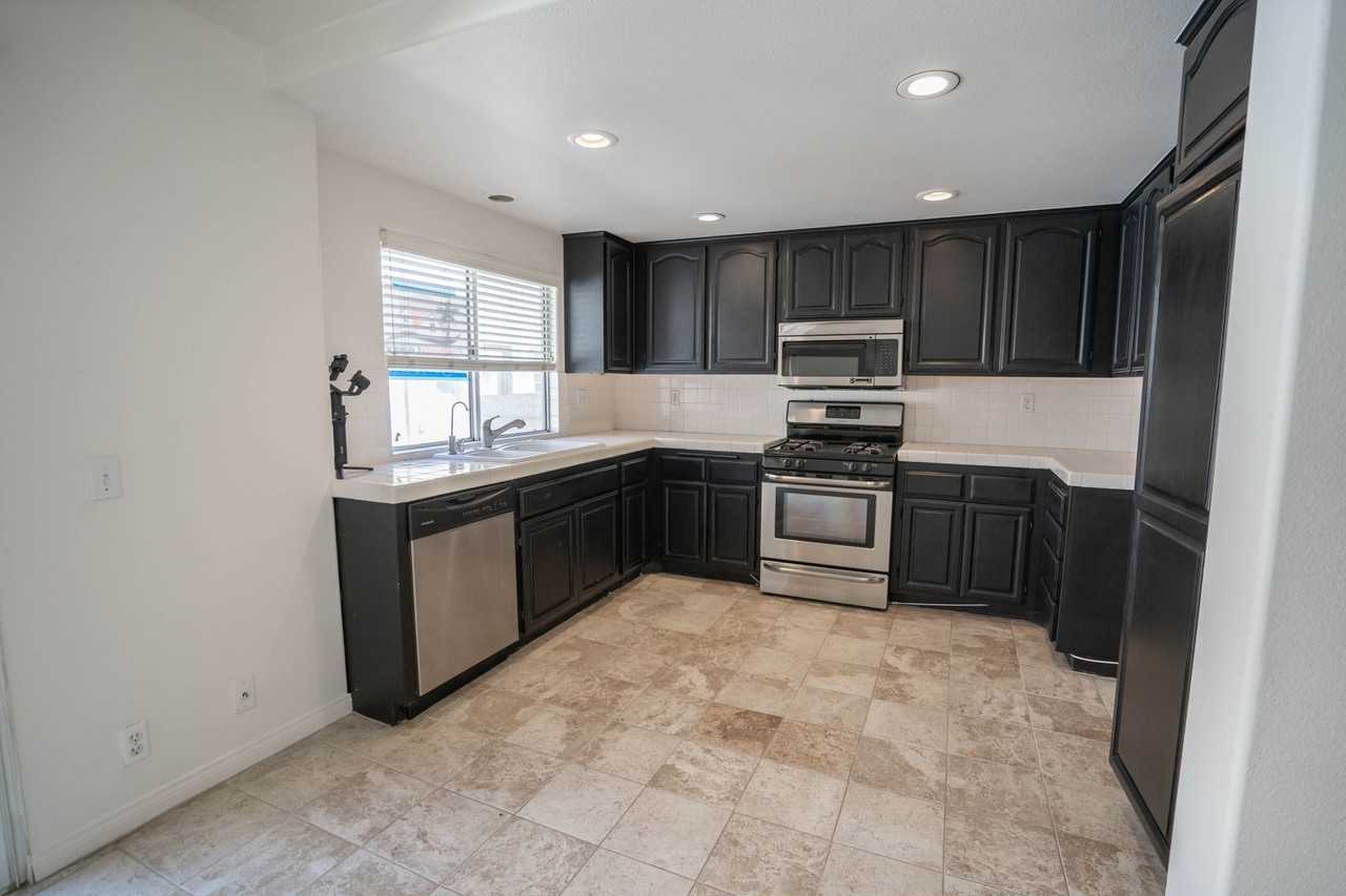 25702 Holiday Cir #D - Photo 4 of 22