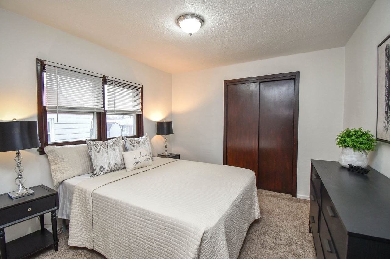 306 S Chicago Ave - Photo 4 of 45