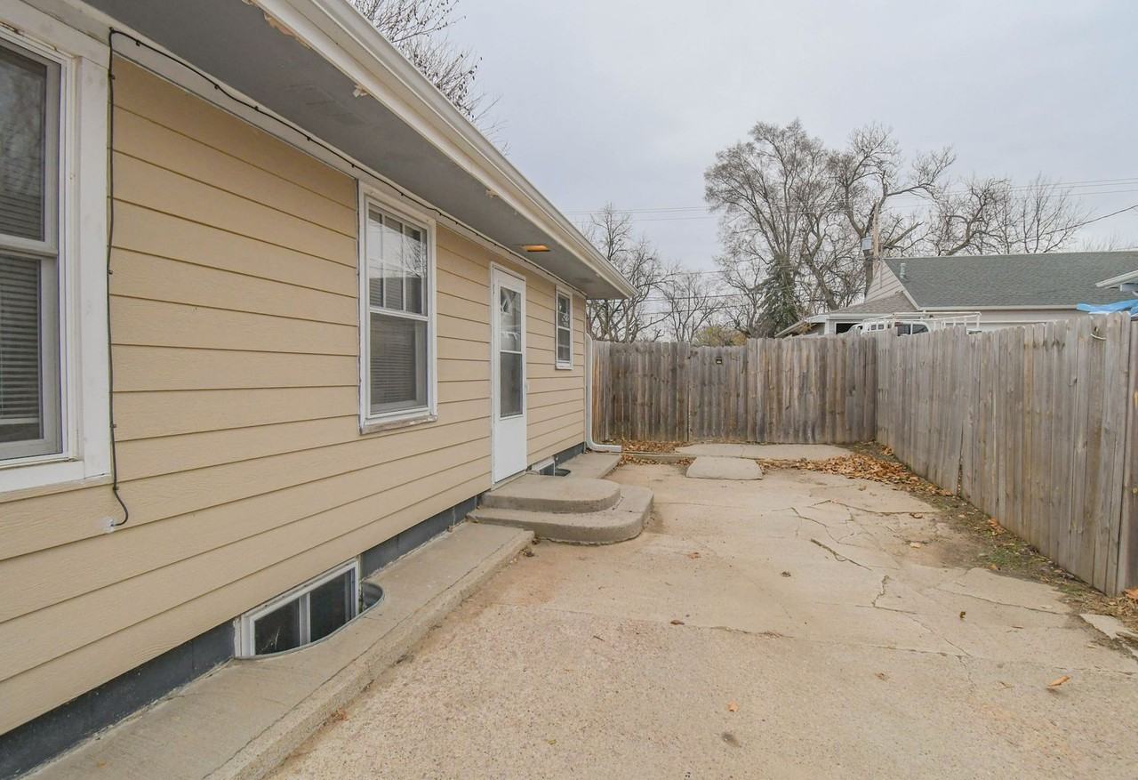 306 S Chicago Ave - Photo 6 of 45