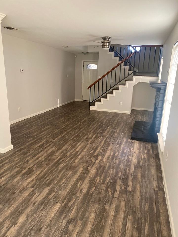 318 Spanish Moss Drive - Photo 3 of 25