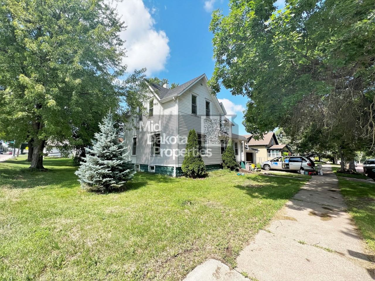 735 South Wisconsin Street - Photo 2 of 20