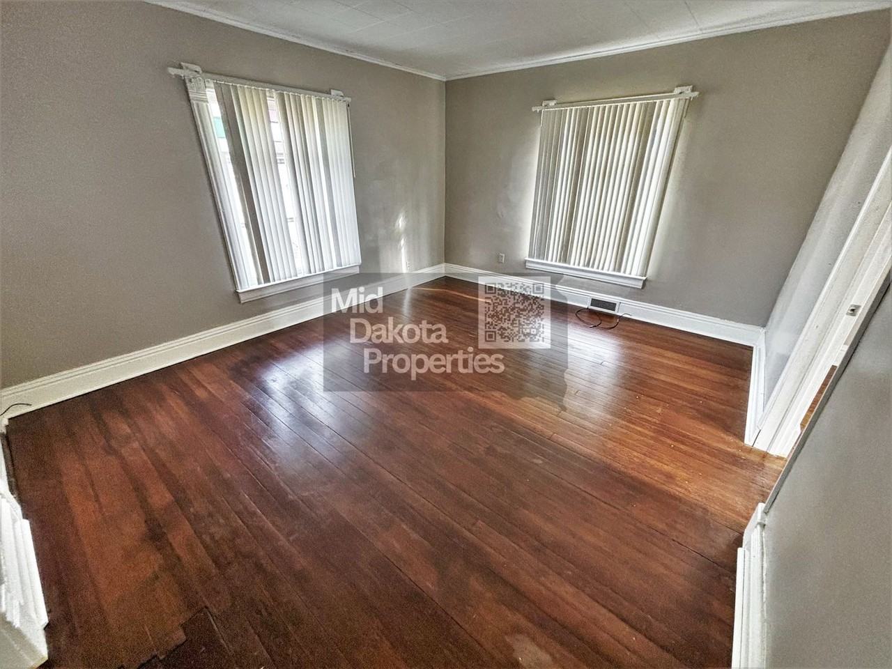 735 South Wisconsin Street - Photo 4 of 20