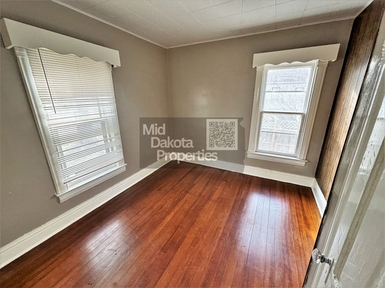 735 South Wisconsin Street - Photo 7 of 20