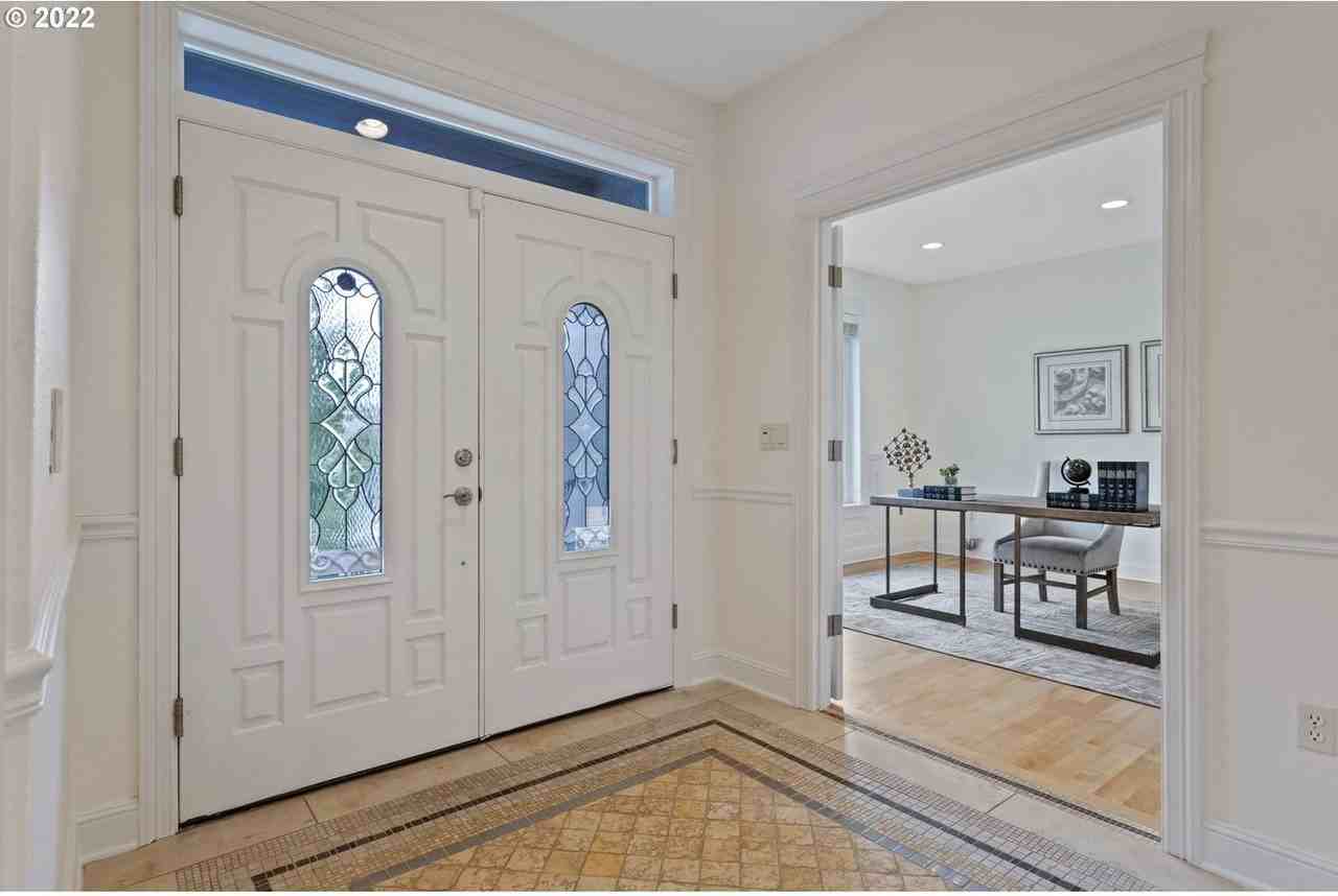 1916 Nw Norfolk Ct - Photo 3 of 50