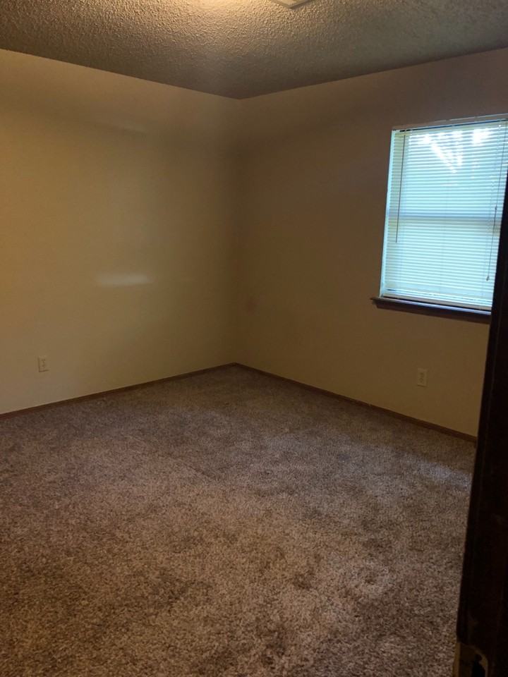 2119 Southwest 31st Street - Photo 5 of 8