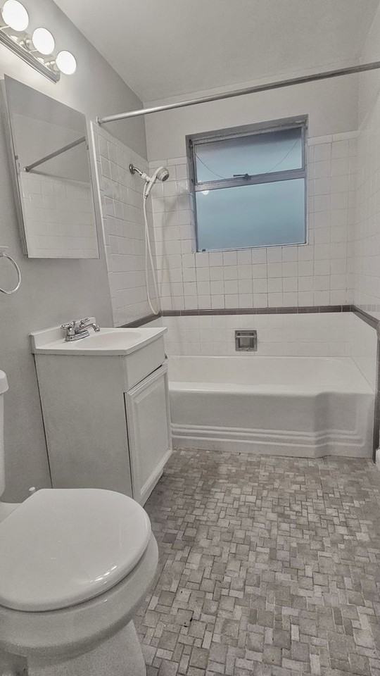 7414 Rainier Avenue South - Photo 7 of 14