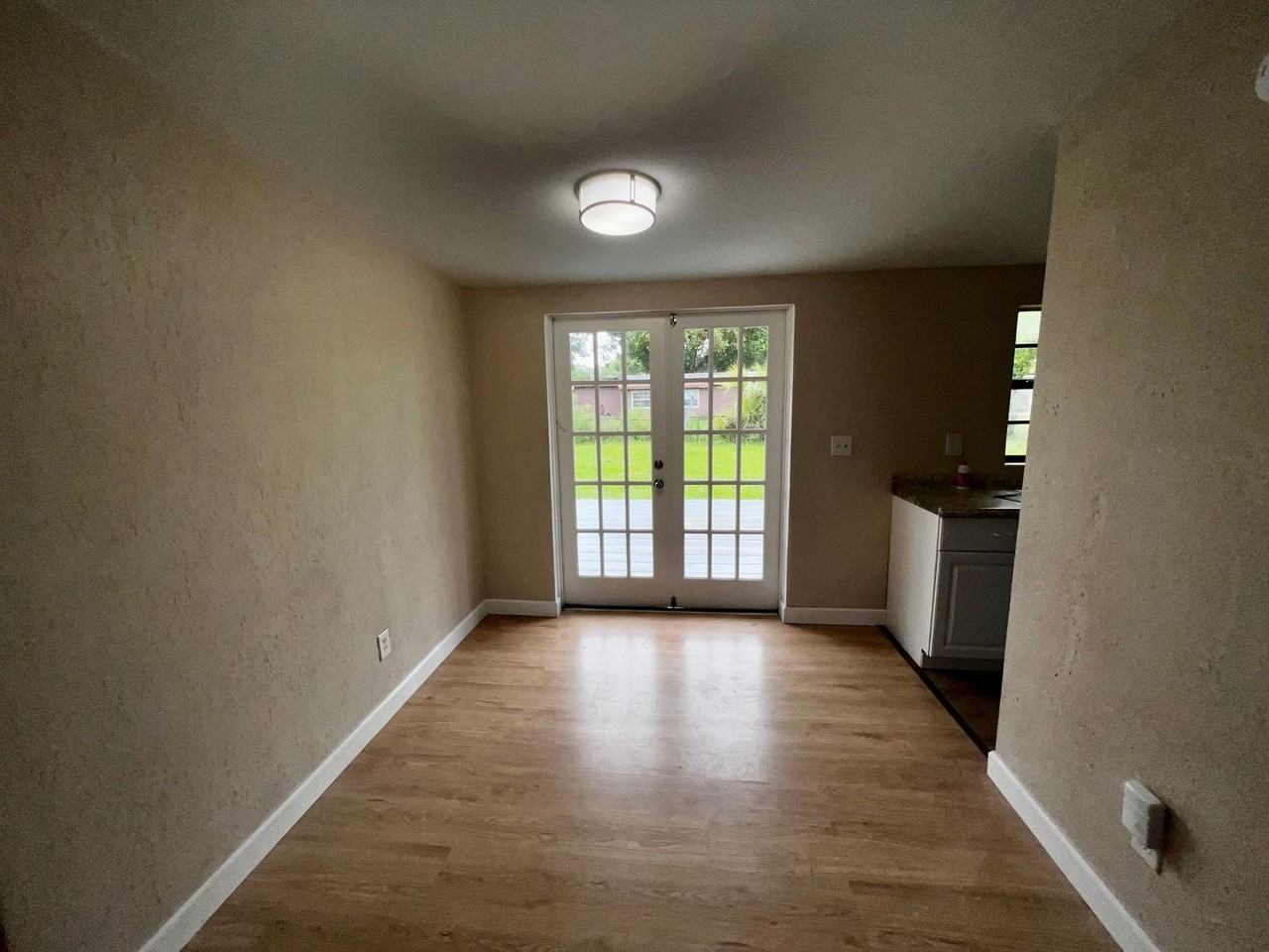 1822 Harding Ave - Photo 2 of 27