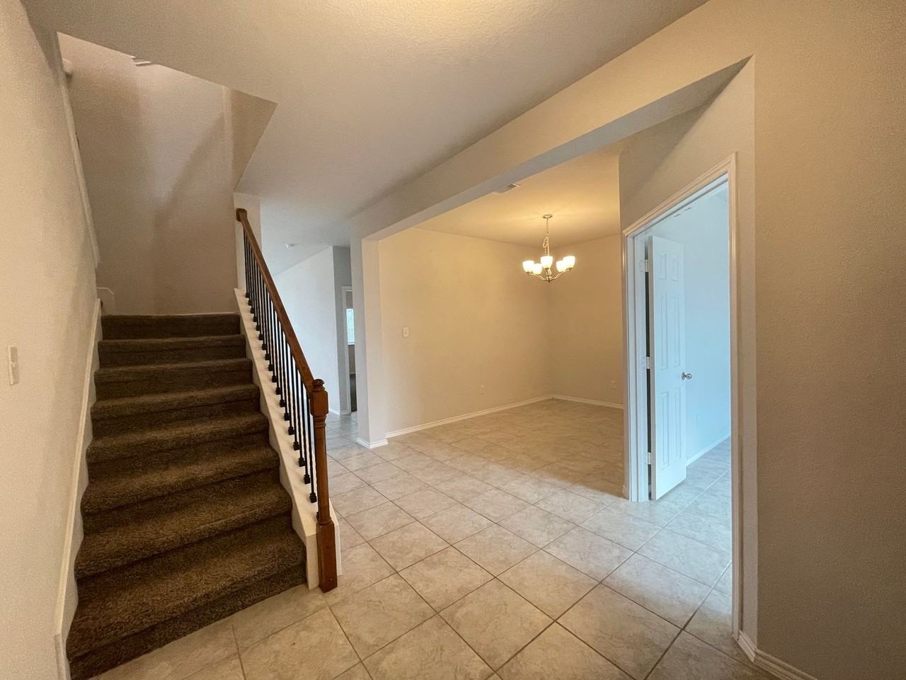 1816 Cow House Ct - Photo 2 of 35