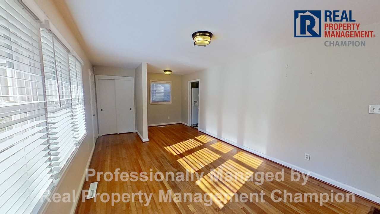 134 Kenwood Ave - Photo 3 of 25